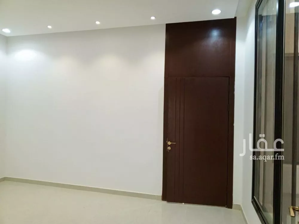 6 bedroom villa in Al Janadriyah 13