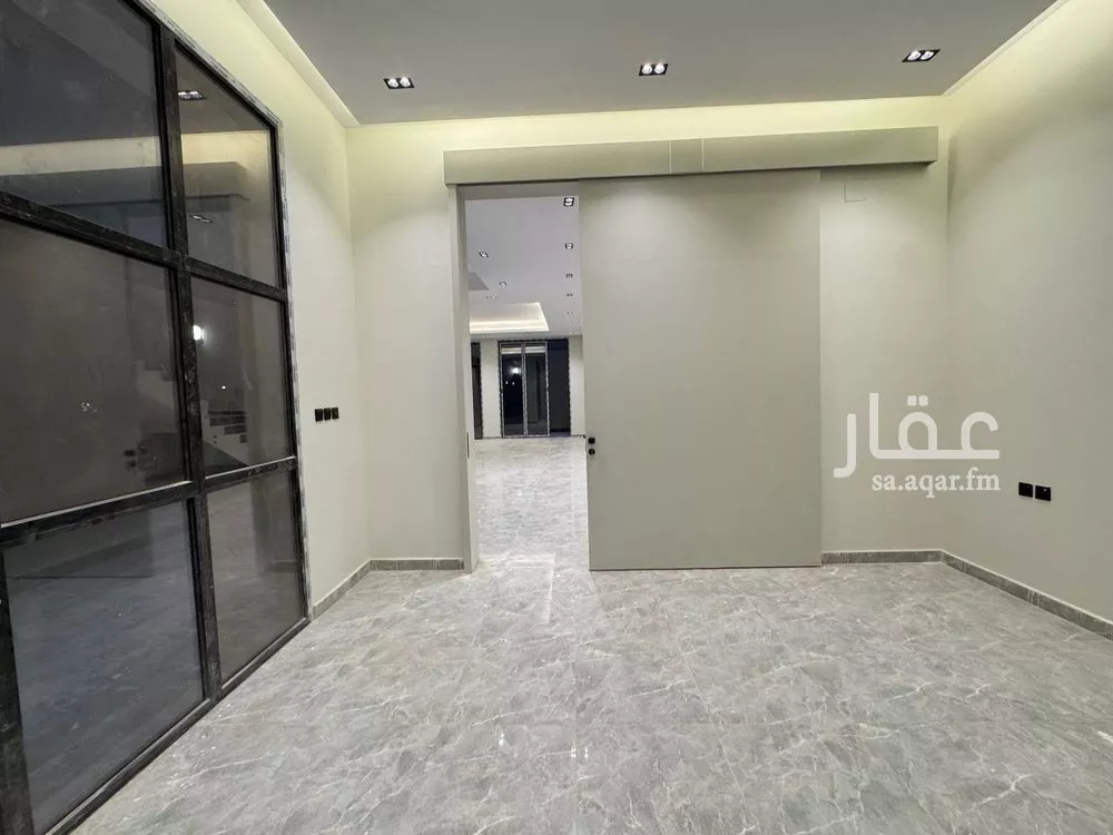6 bedroom villa in King Faisal 8