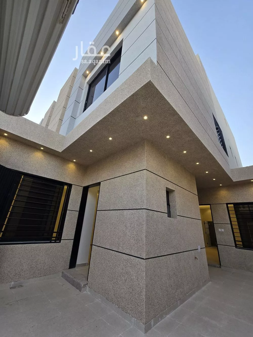 5 bedroom villa in Al Zahrah 9