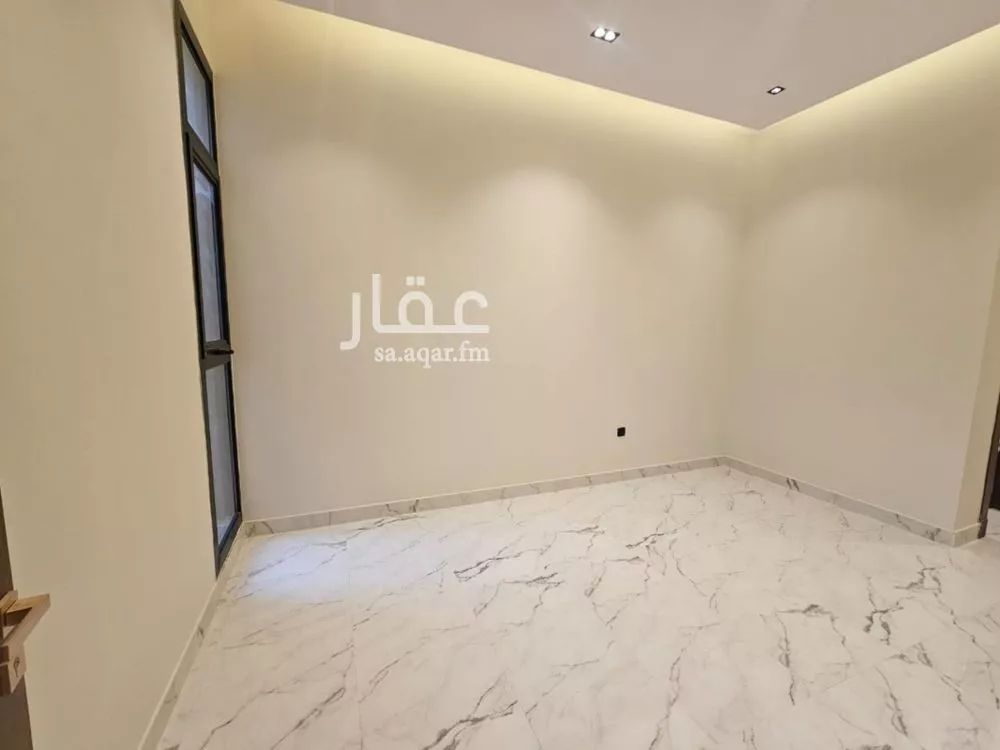 فيلا 5 غرف في النرجس 18