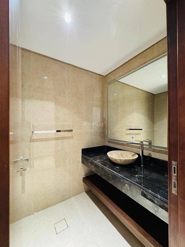 5 bedroom villa in King Khalid International Airport, Riyadh 9