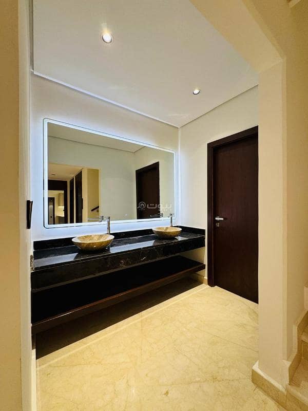 5 bedroom villa in King Khalid International Airport, Riyadh 15