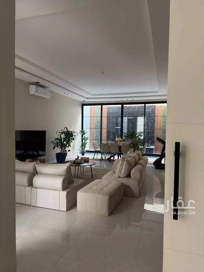 8 bedroom villa in Al Rimal 3