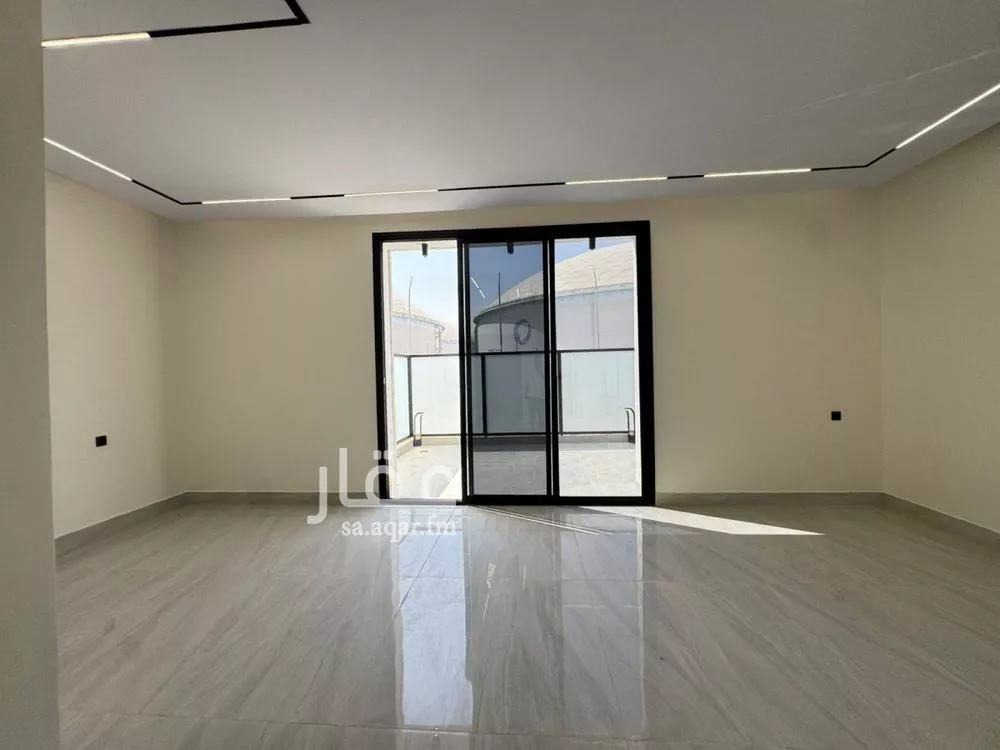 4 bedroom villa in Ash Sharq 20