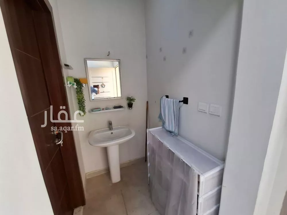 6 bedroom villa in Al Janadriyah 9