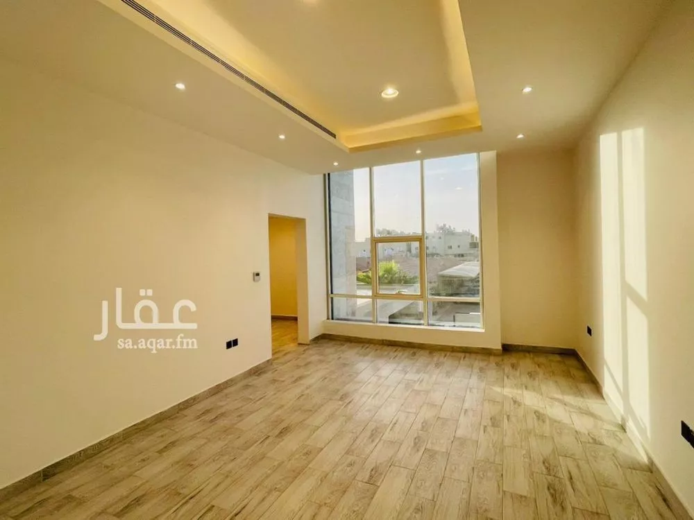 فيلا 4 غرف في العارض 12