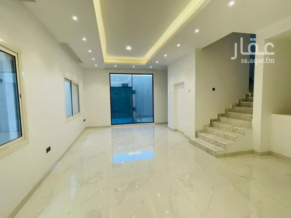 فيلا 4 غرف في العارض 8