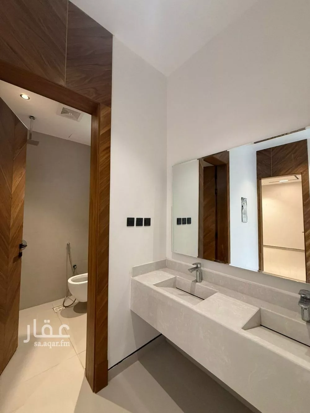 8 bedroom villa in Al Mahdiyyah 9