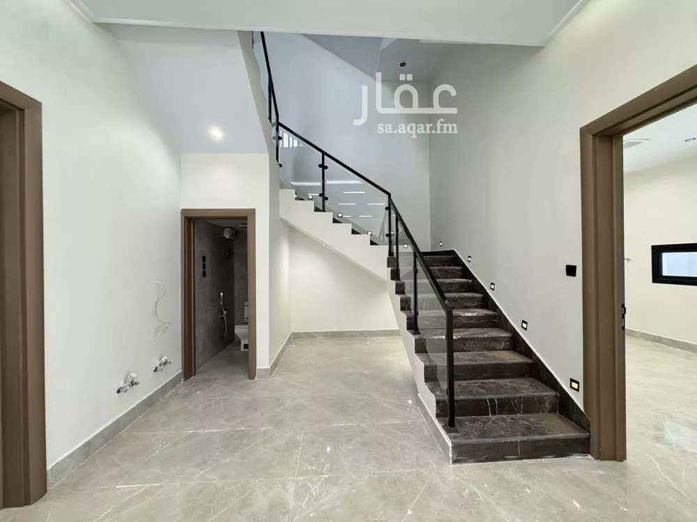 فيلا 5 غرف في الشرق 13