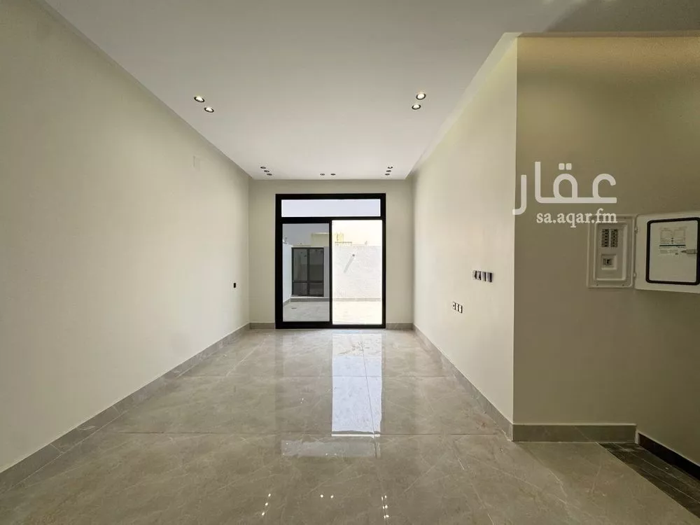 فيلا 5 غرف في الشرق 25