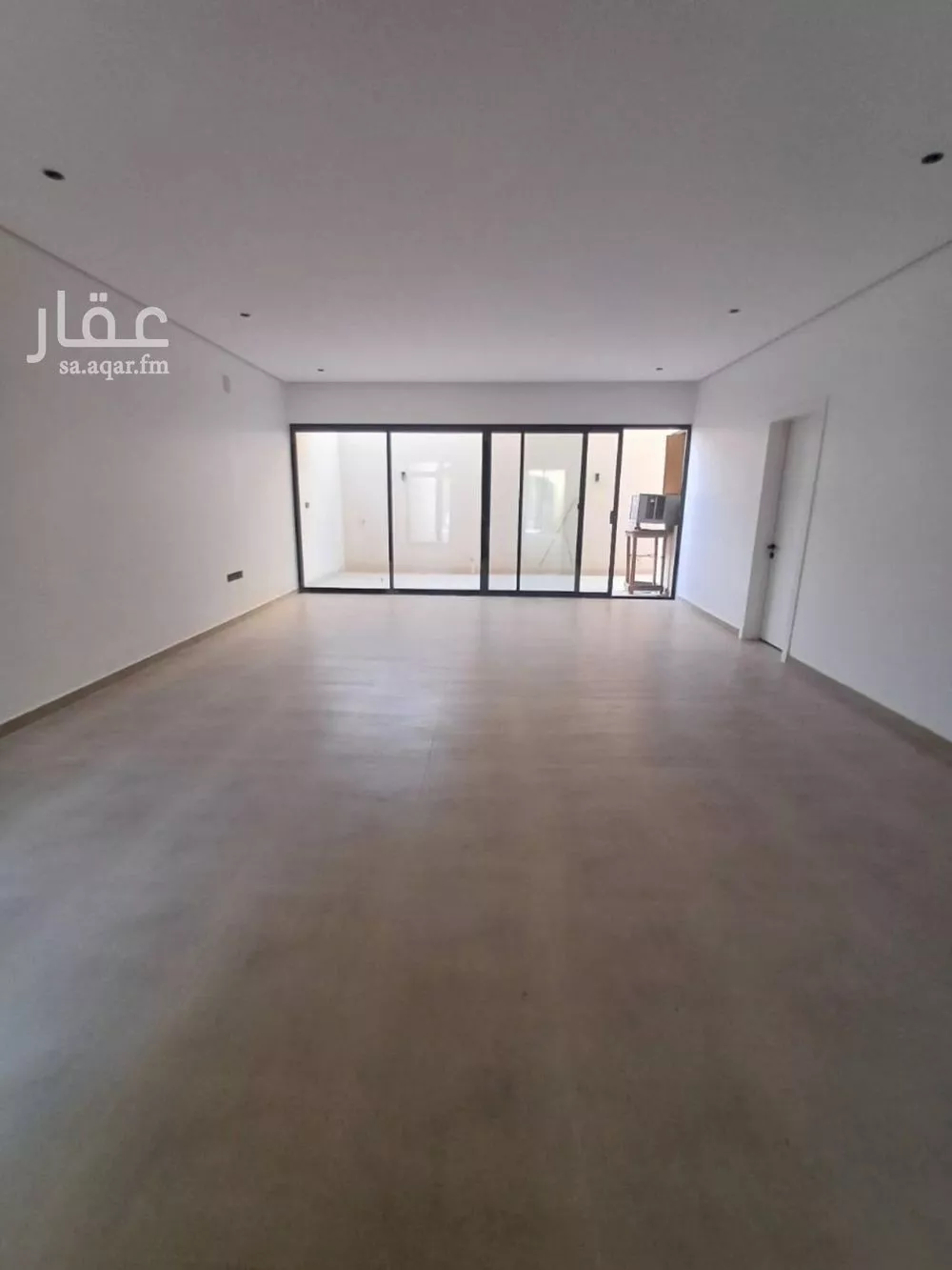5 bedroom villa in Al Hazm 9