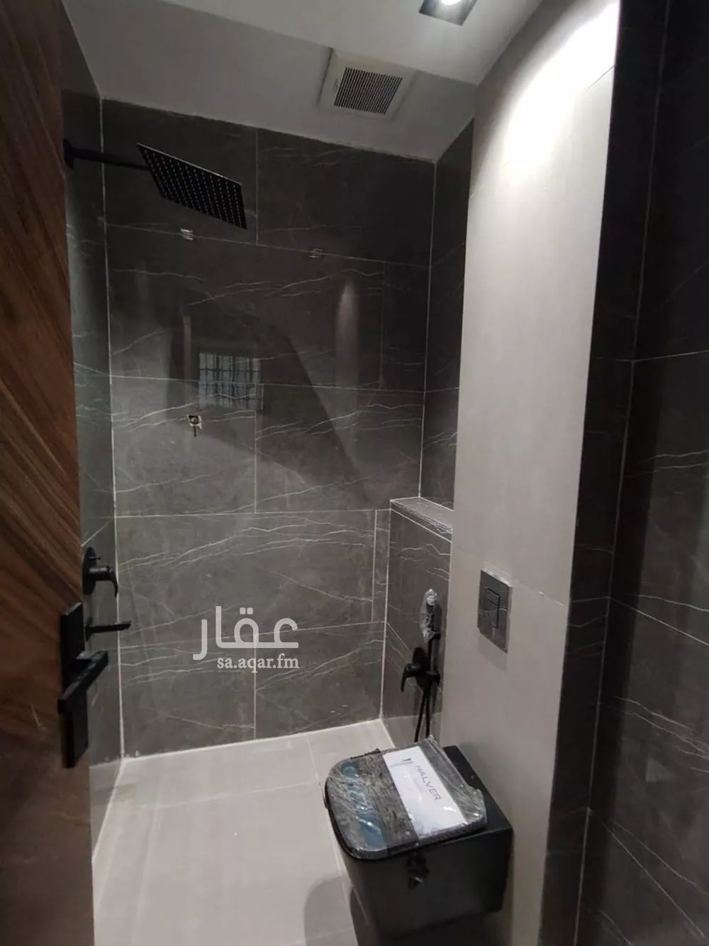 فيلا 5 غرف في احد 14