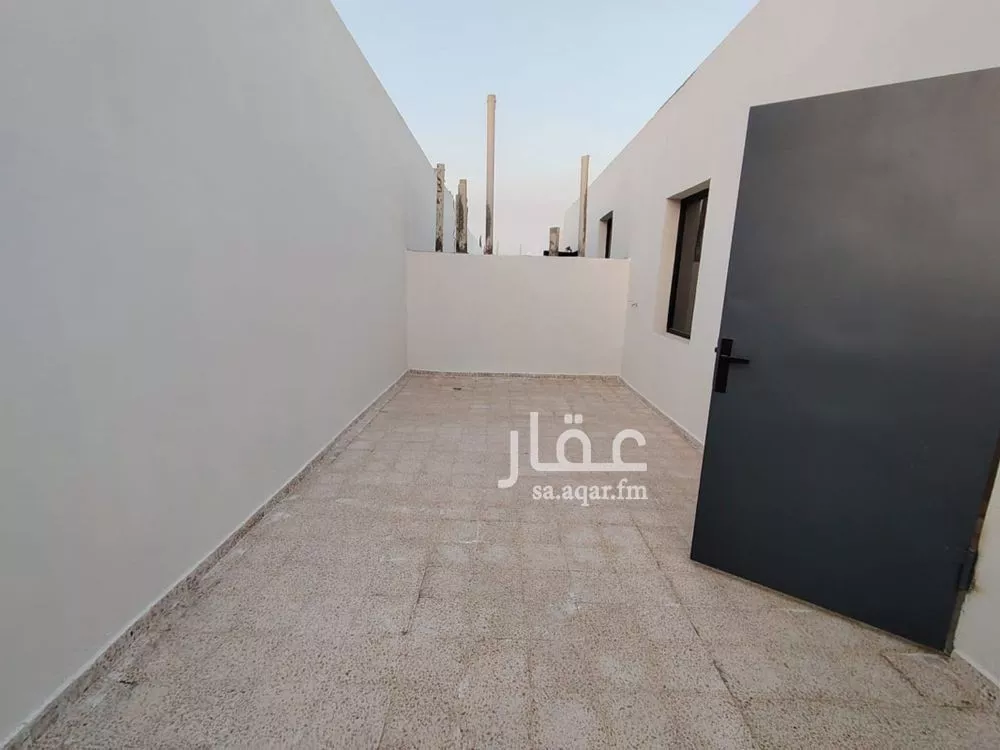 فيلا 5 غرف في احد 16