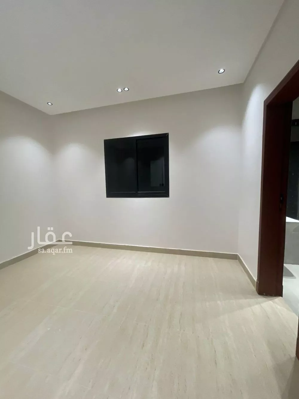 فيلا 6 غرف في الشرق 7