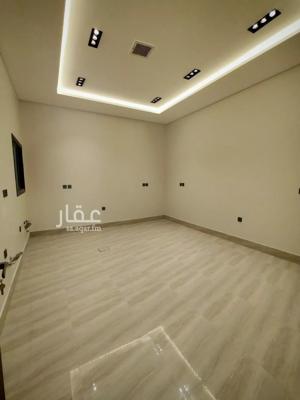 فيلا 5 غرف في الرمال 10
