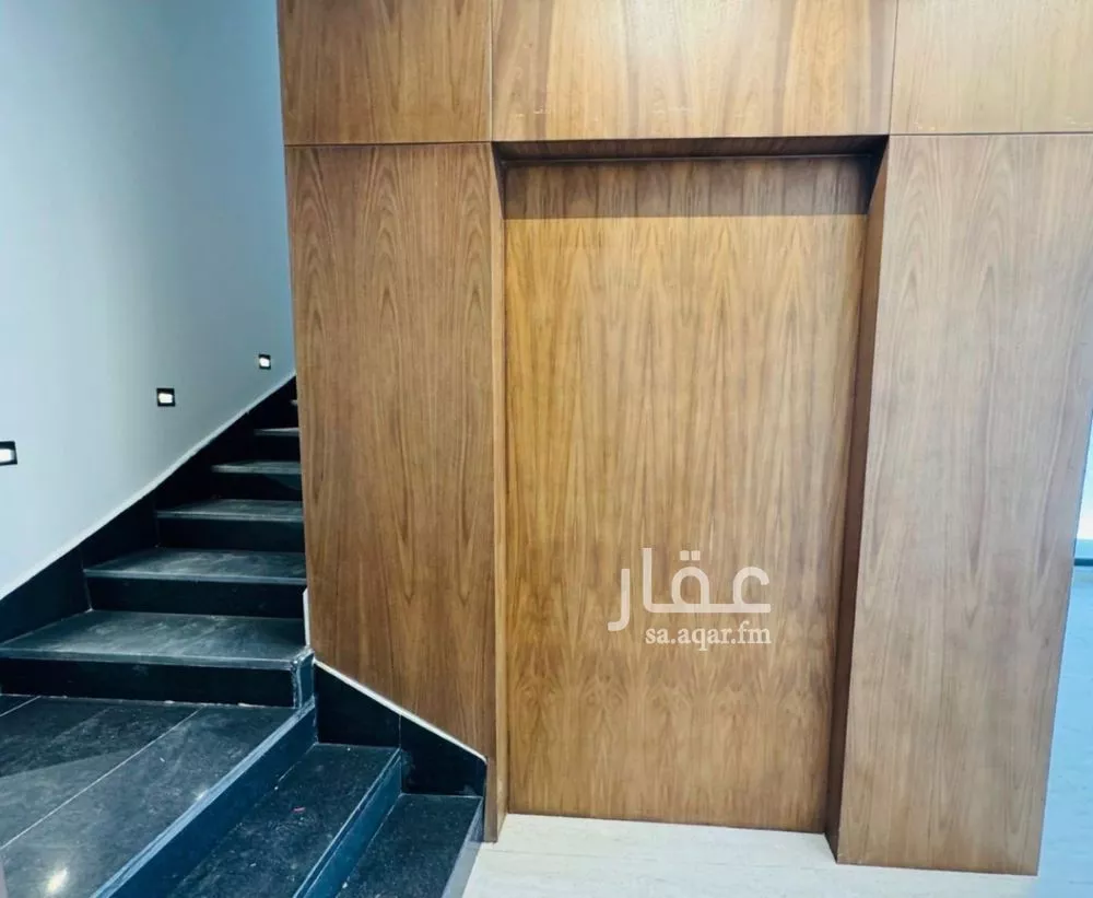 فيلا 4 غرف في العارض 5