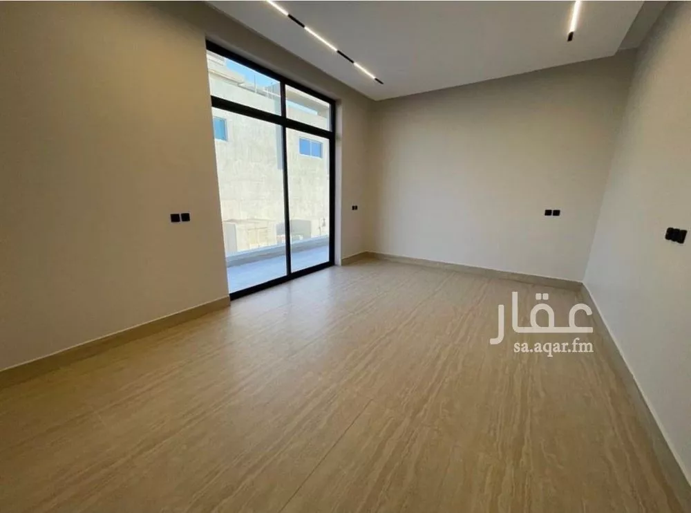 فيلا 4 غرف في العارض 10