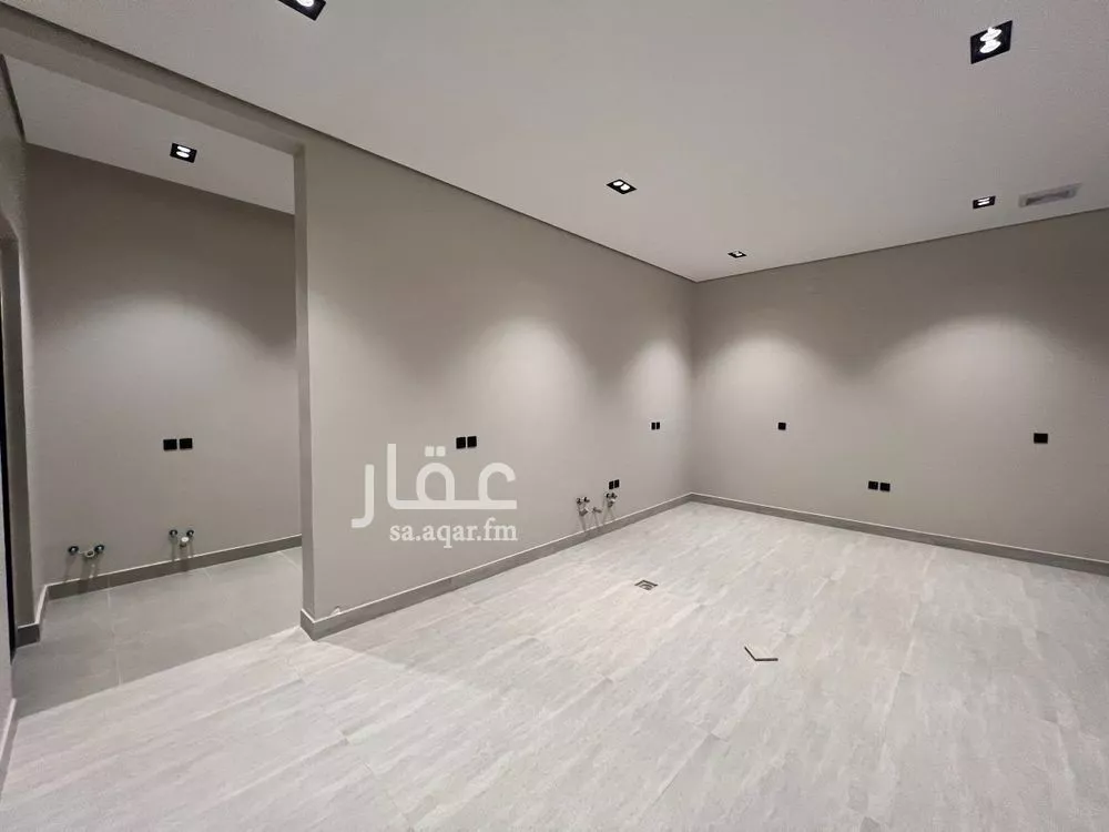 5 bedroom villa in Al Rimal 9