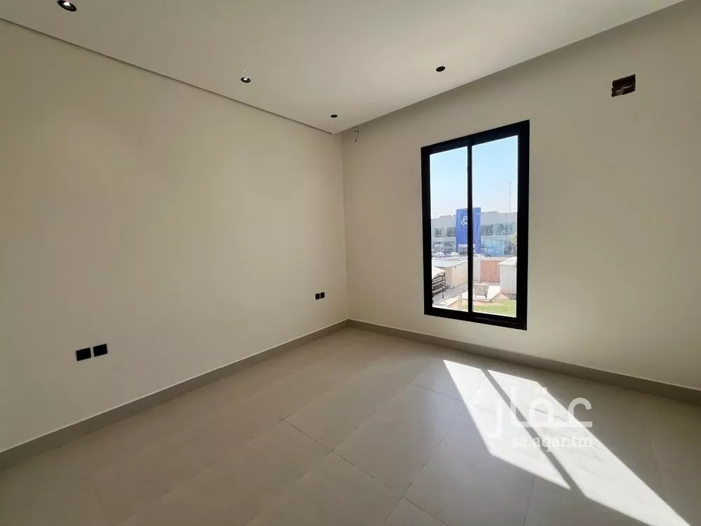 5 bedroom villa in Al Yarmouk 12