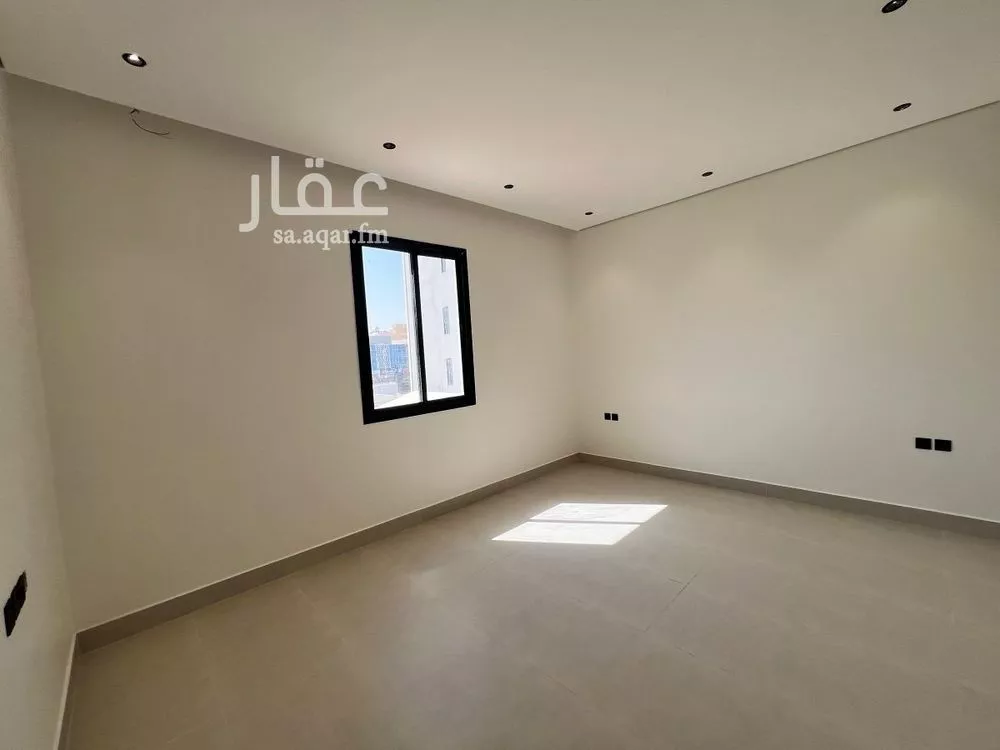 5 bedroom villa in Al Yarmouk 15