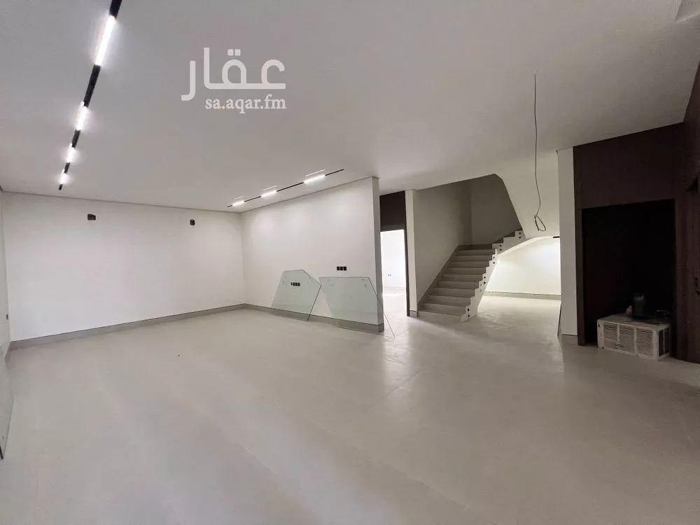 5 bedroom villa in Al Yarmouk 17