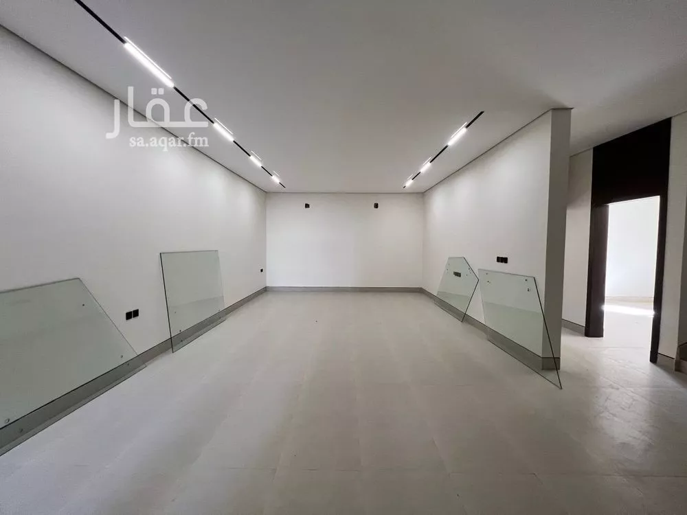 5 bedroom villa in Al Yarmouk 21