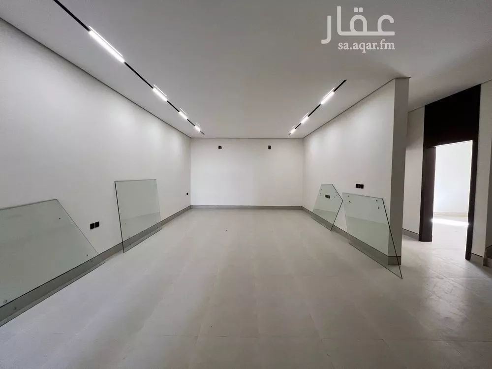 5 bedroom villa in Al Yarmouk 8