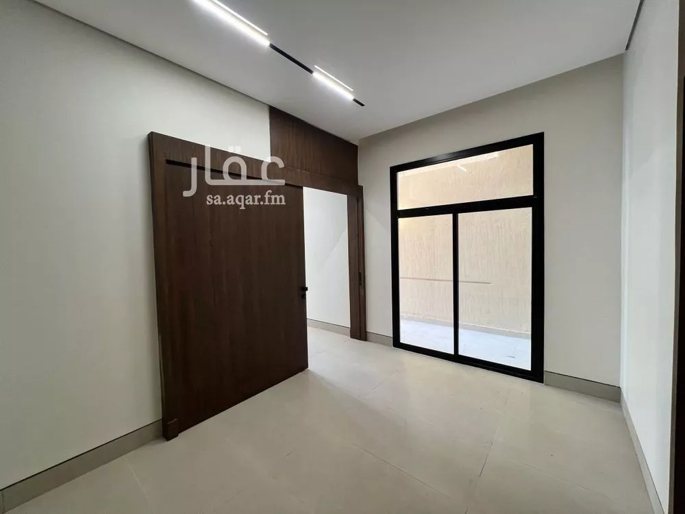 5 bedroom villa in Al Yarmouk 9