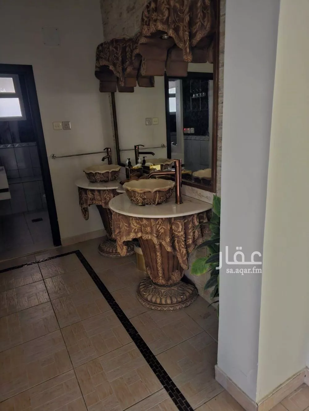 فيلا 5 غرف في الخليج 21