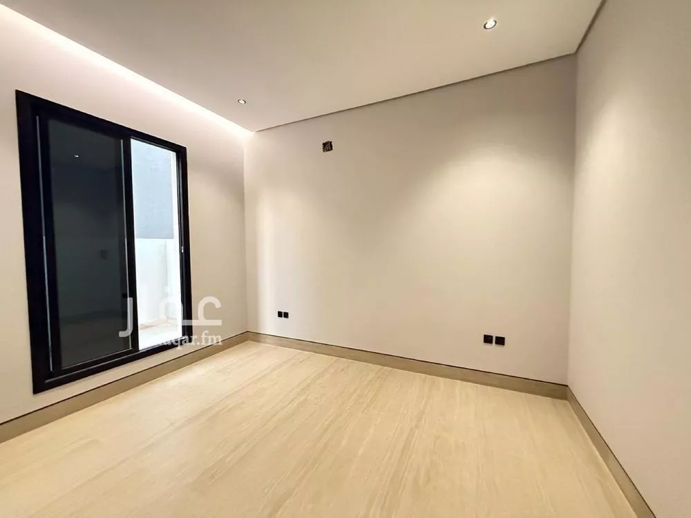 5 bedroom villa in Al Mahdiyyah 2