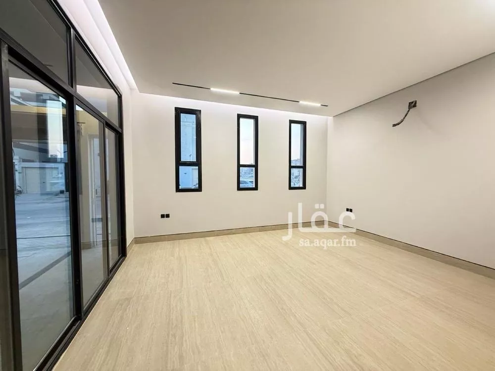 5 bedroom villa in Al Mahdiyyah 9