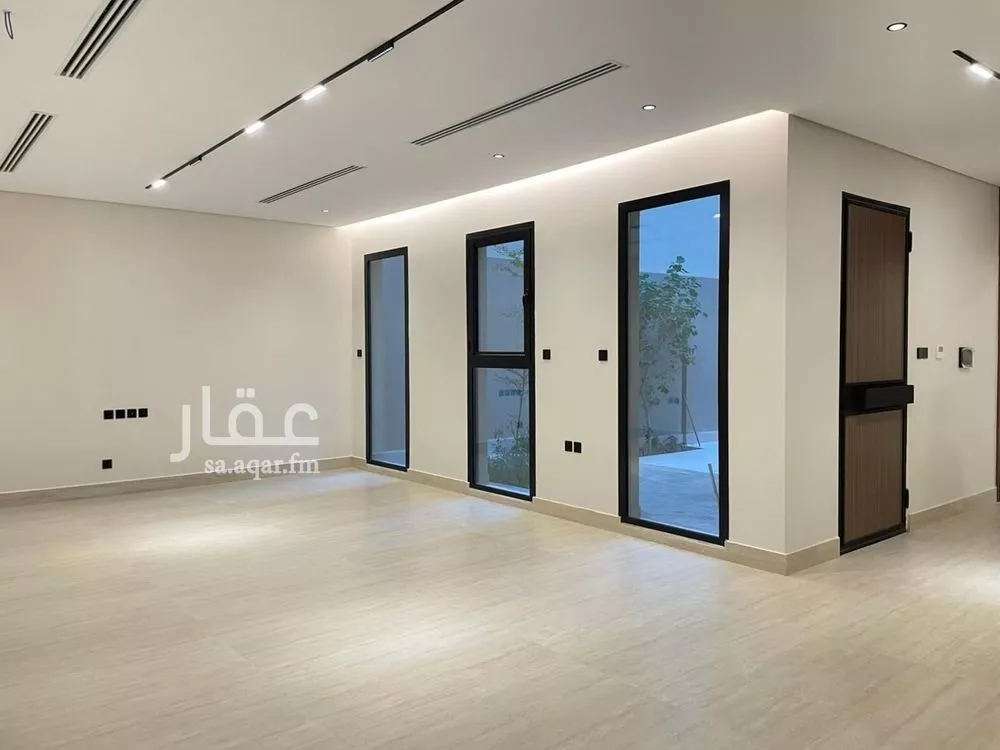 5 bedroom villa in Al Mahdiyyah 6