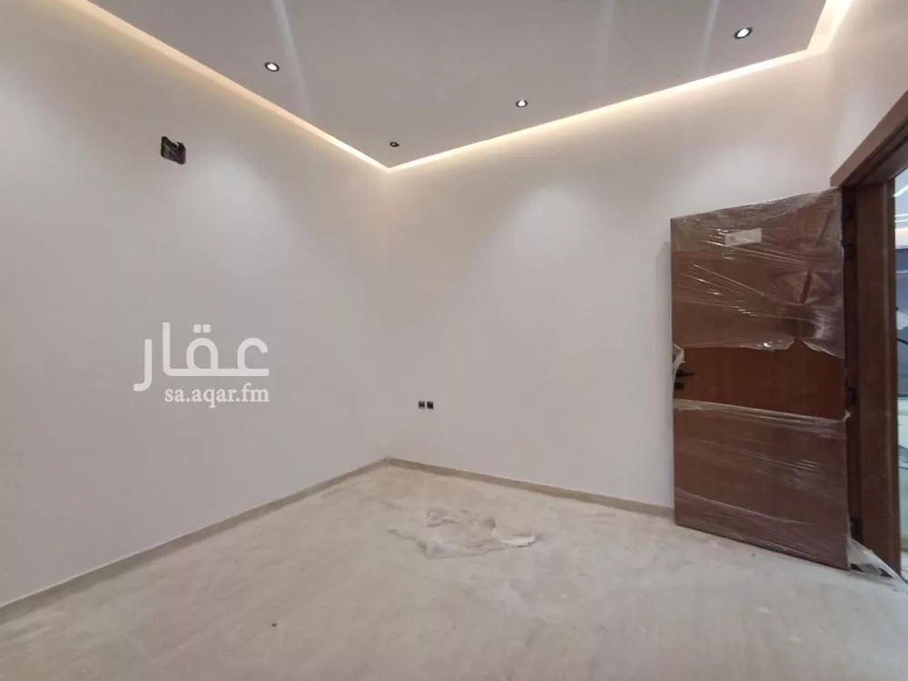 فيلا 6 غرف في النظيم 21