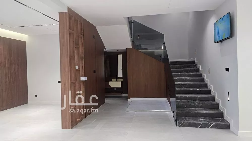 5 bedroom villa in Al Farouq 2