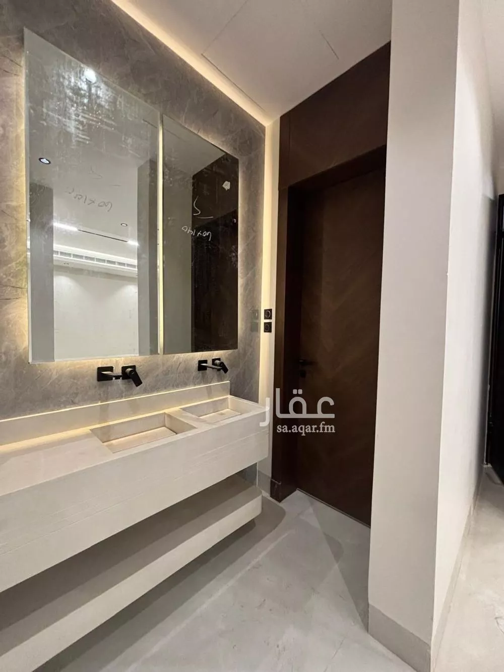 5 bedroom villa in Al Mahdiyyah 3