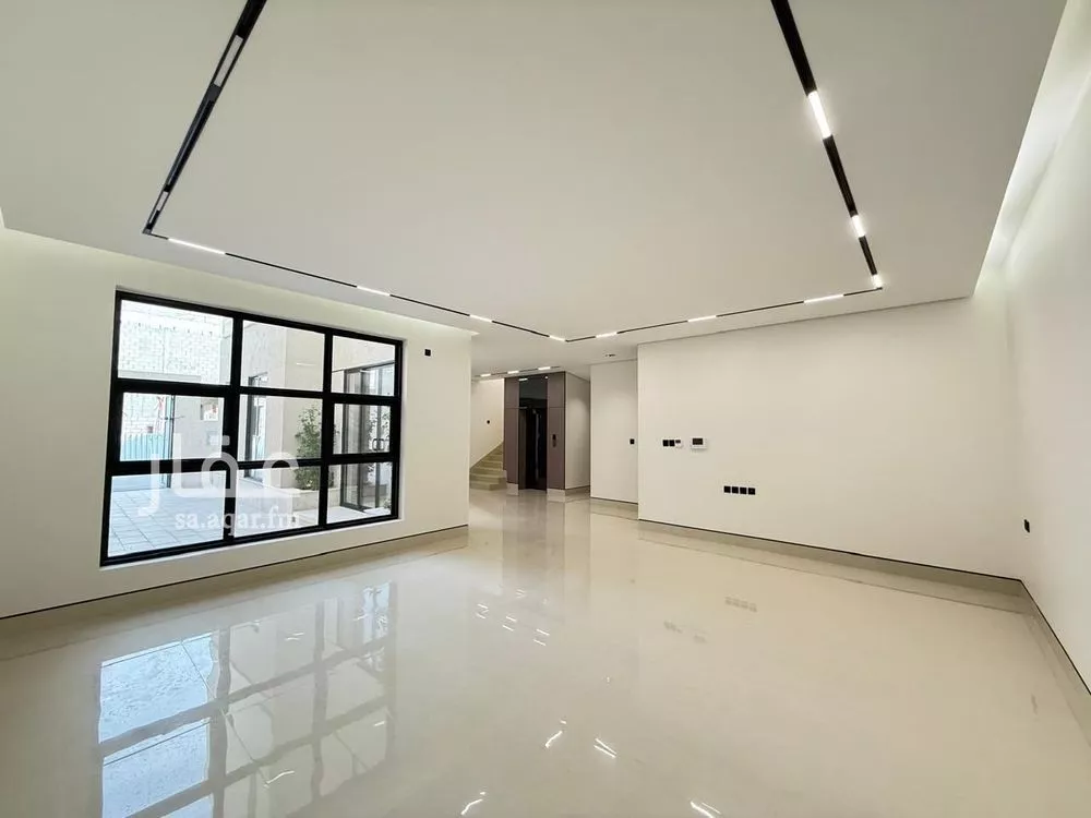 5 bedroom villa in Al Mahdiyyah 4