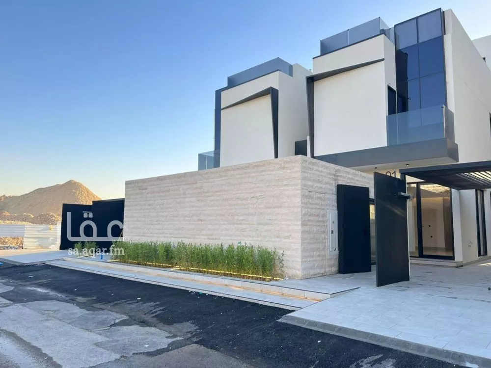 4 bedroom villa in Al Narjis 18