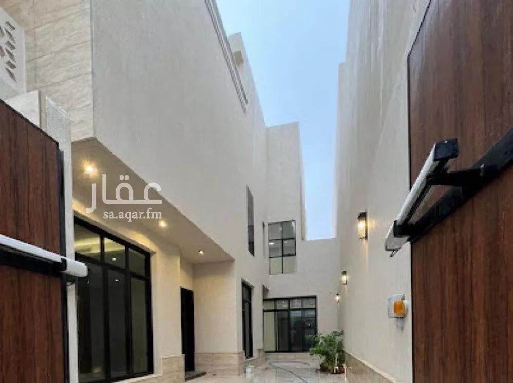 6 bedroom villa in Al Mahdiyyah 2
