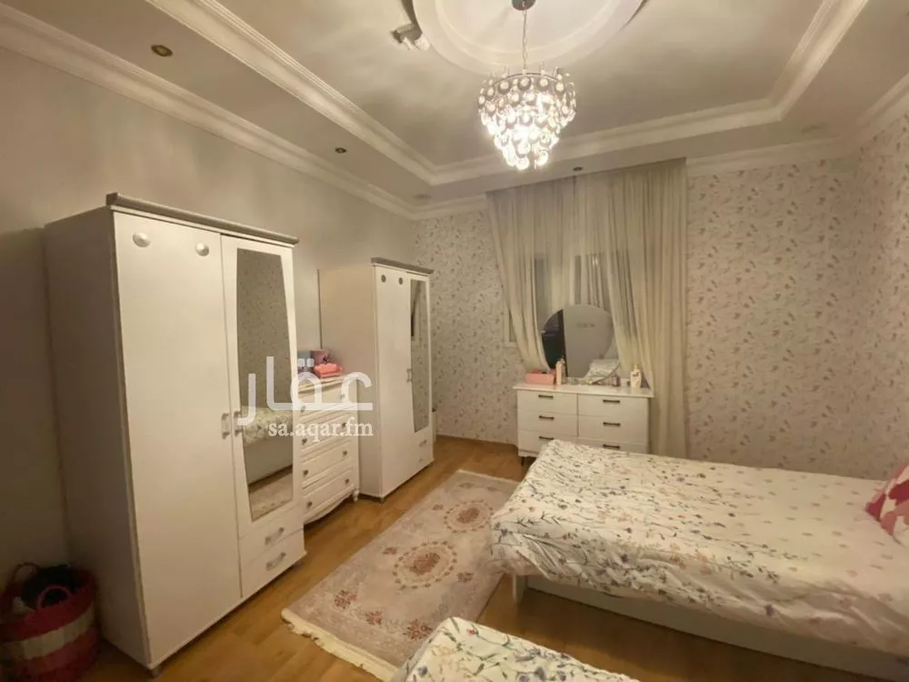 8 bedroom villa in Irqah 6