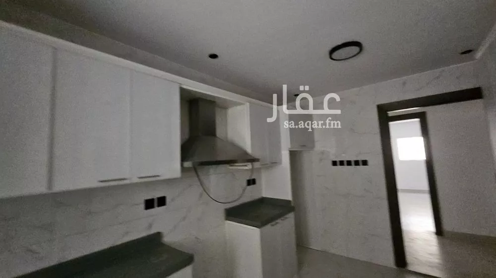 9 bedroom apartment in Granada 3