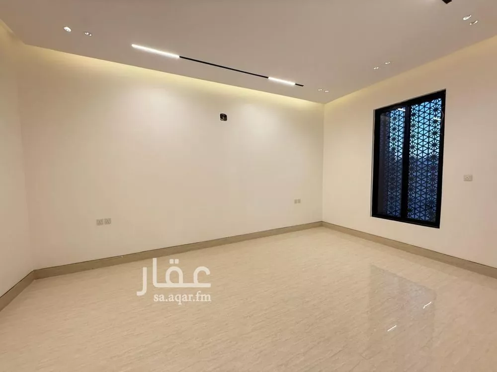 6 bedroom villa in Al Mahdiyyah 3