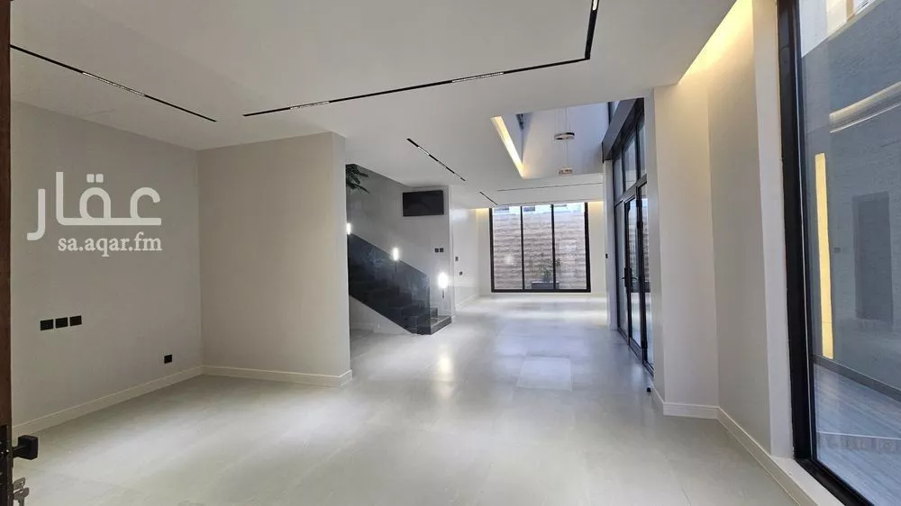 5 bedroom villa in Al Farouq 4