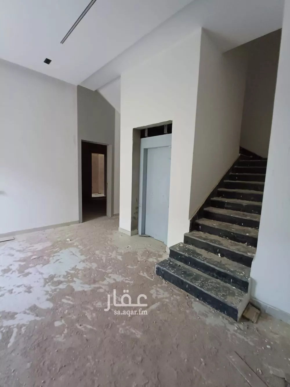 فيلا 7 غرف في الشرق 8