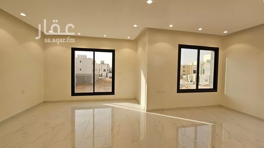 4 bedroom duplex in Al Janadriyah 6