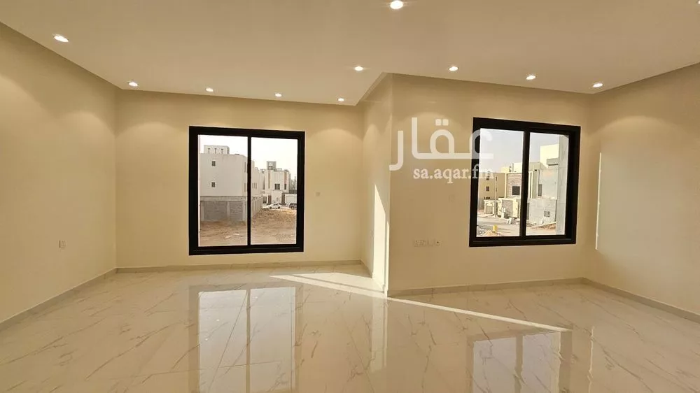 5 bedroom villa in Al Janadriyah 2