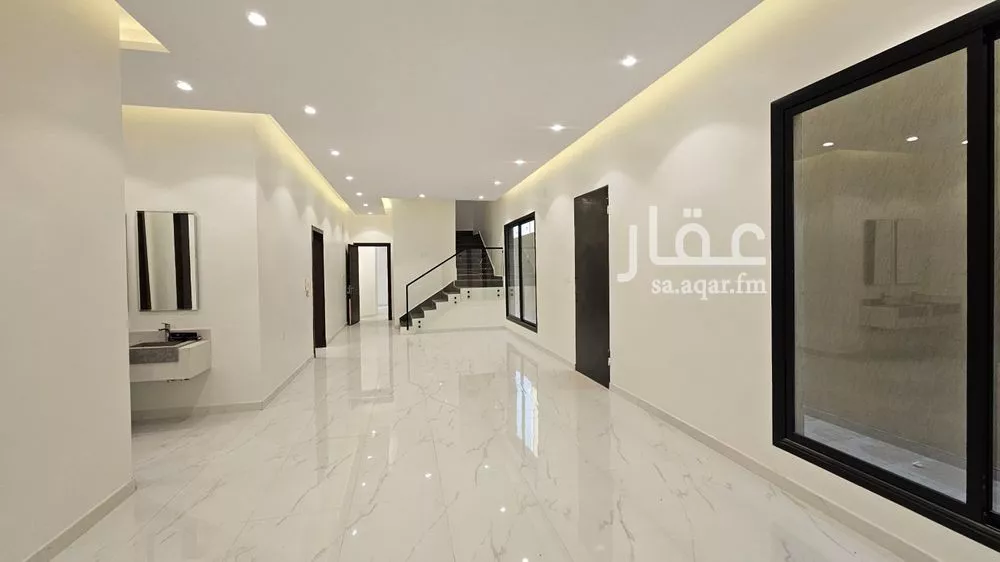 5 bedroom villa in Al Janadriyah 3