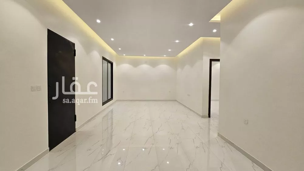 5 bedroom villa in Al Janadriyah 4