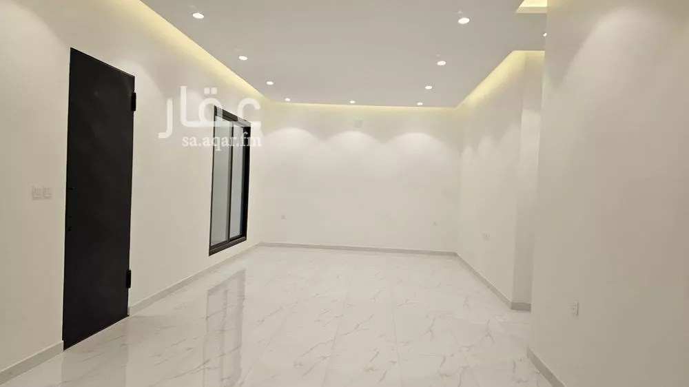 5 bedroom villa in Al Janadriyah 6