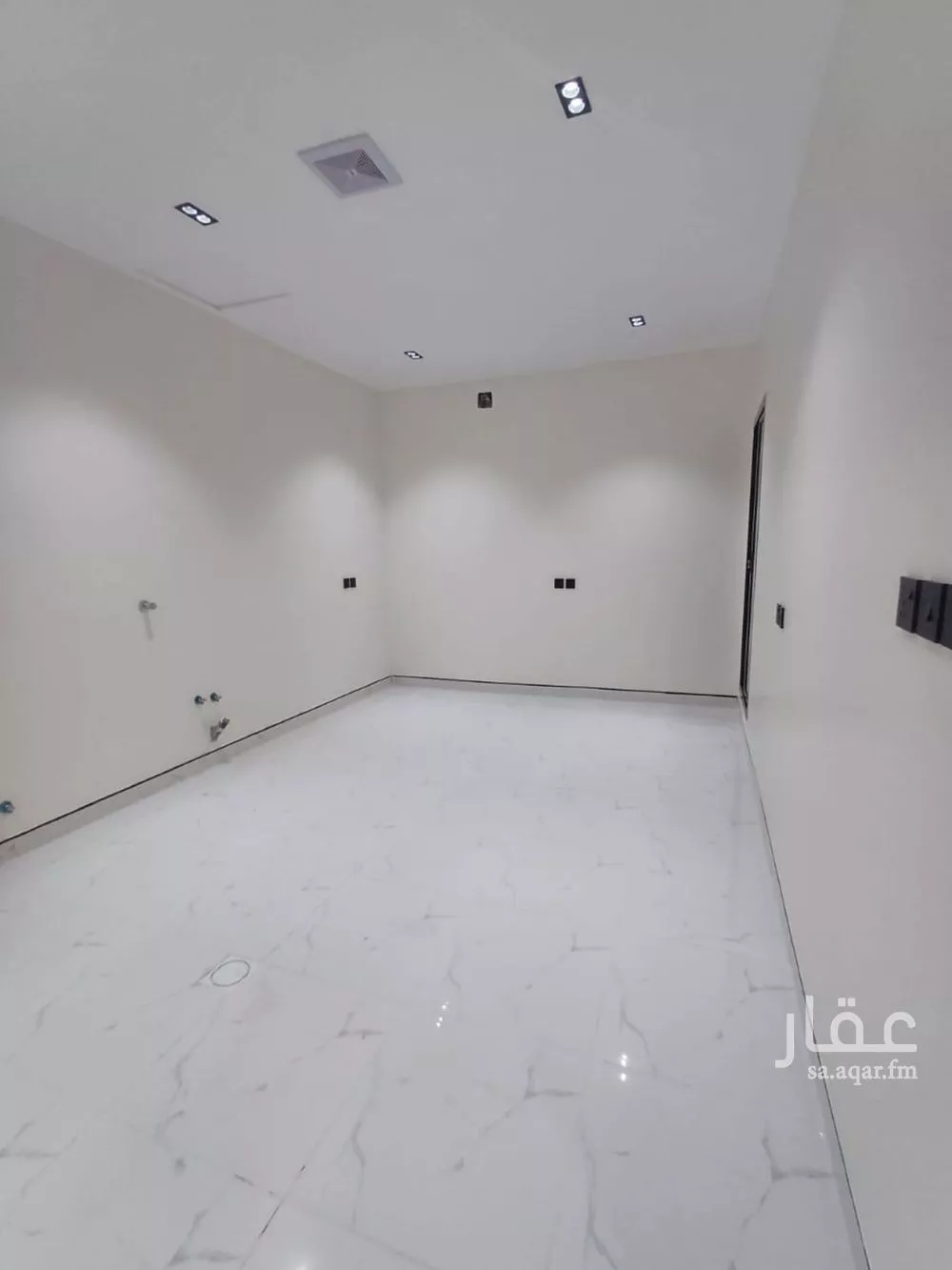 فيلا 8 غرف في الخليج 8