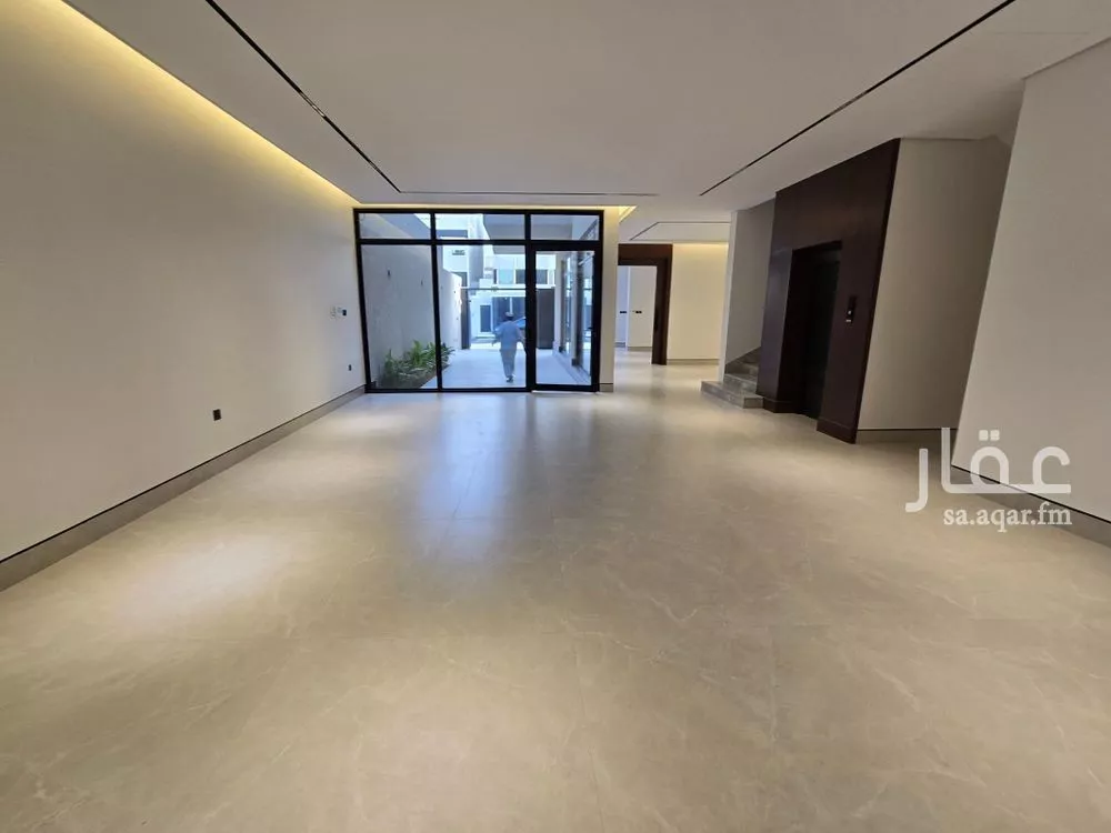 5 bedroom villa in Al Narjis 9